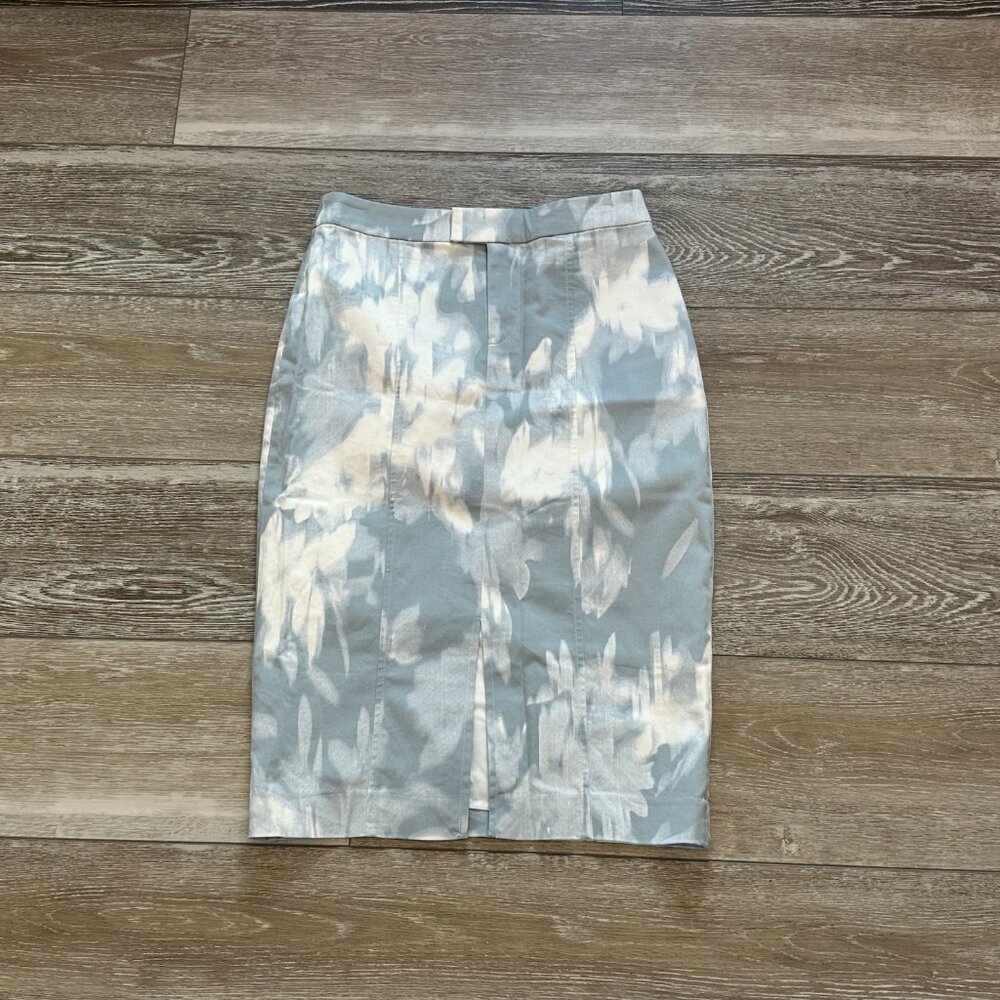 Banana Republic Sz 0 Pencil Skirl Blue / Gray & White Watercolor Print - Picture 3 of 8